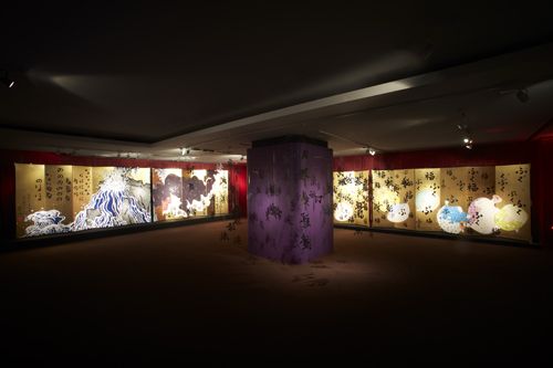 グッチ新宿・紫舟「水滴々 人歩々」展